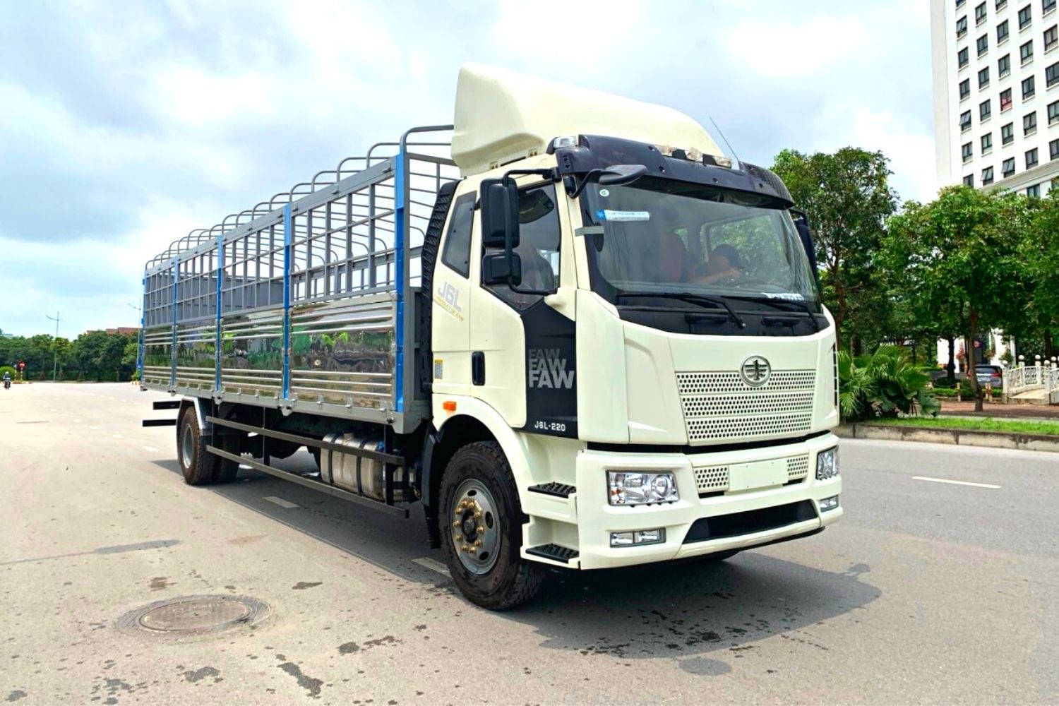 Xe tải Faw 8 tấn nhập khẩu-sự lựa chọn tối ưu cho ngành vận tải